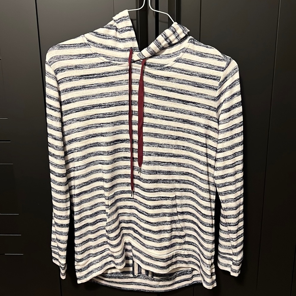 Market & Spruce hooded sweater